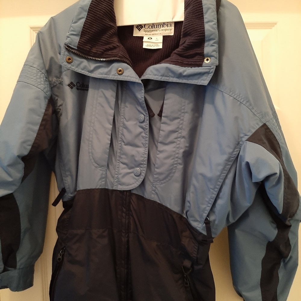 Jumpsuit ski outfit and gloves